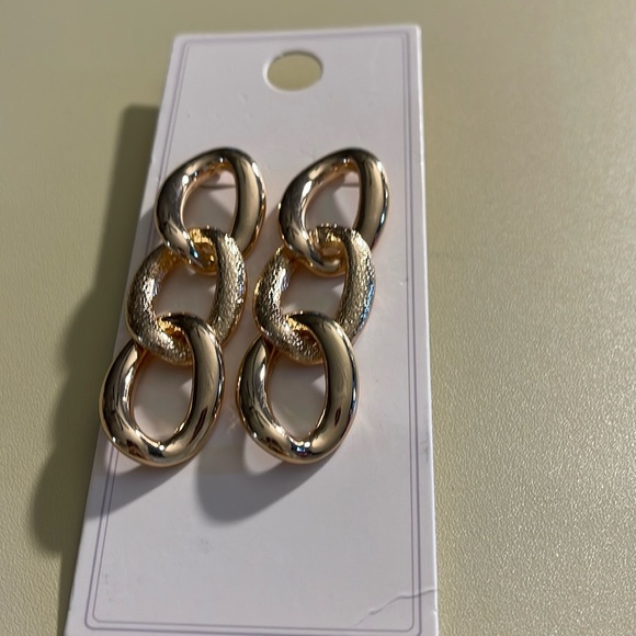 Gold tone chain earrings - Picture 1 of 3
